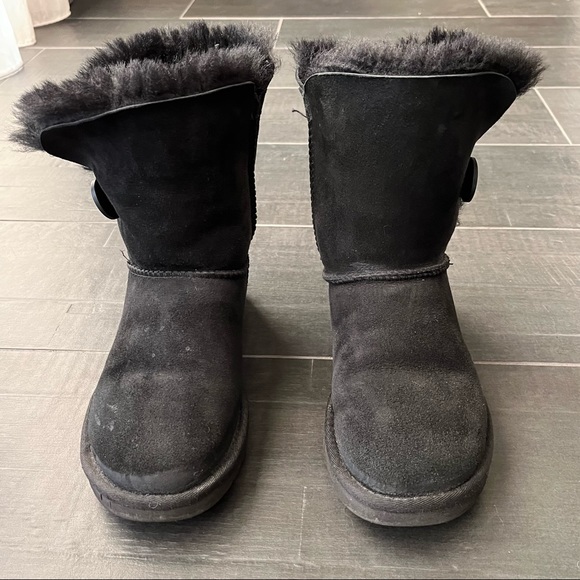 UGG Black Bailey Button sz 6 - Picture 2 of 11
